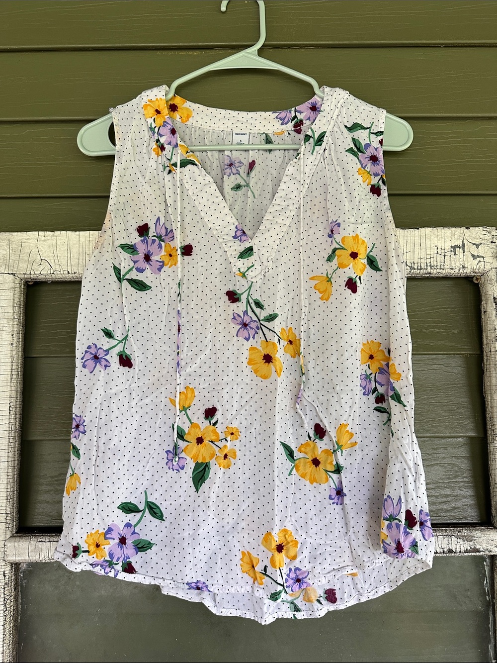 Old Navy White Sleeveless Floral Blouse with‎ Yellow & Purple Flowers